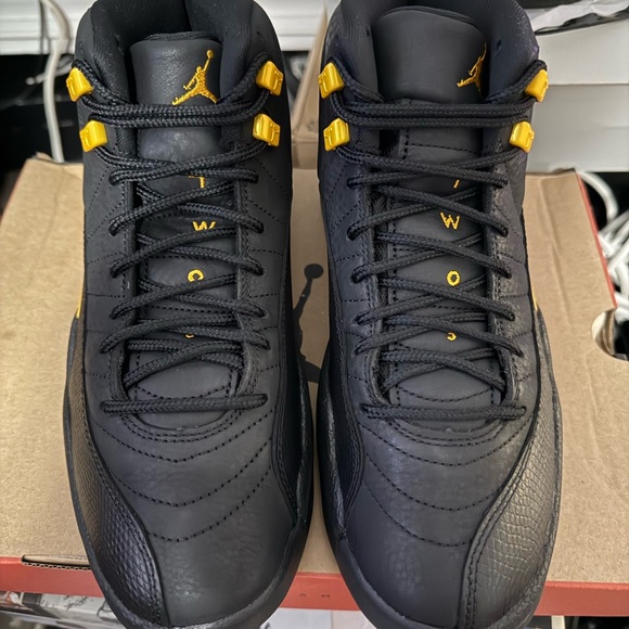 Jordan Men\'s Sneakers black taxi 12